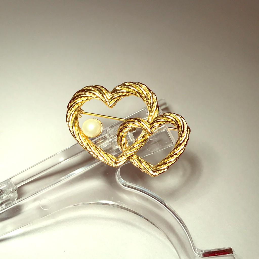Gold Tone Faux Pearl Heart Brooch - Aai 12$